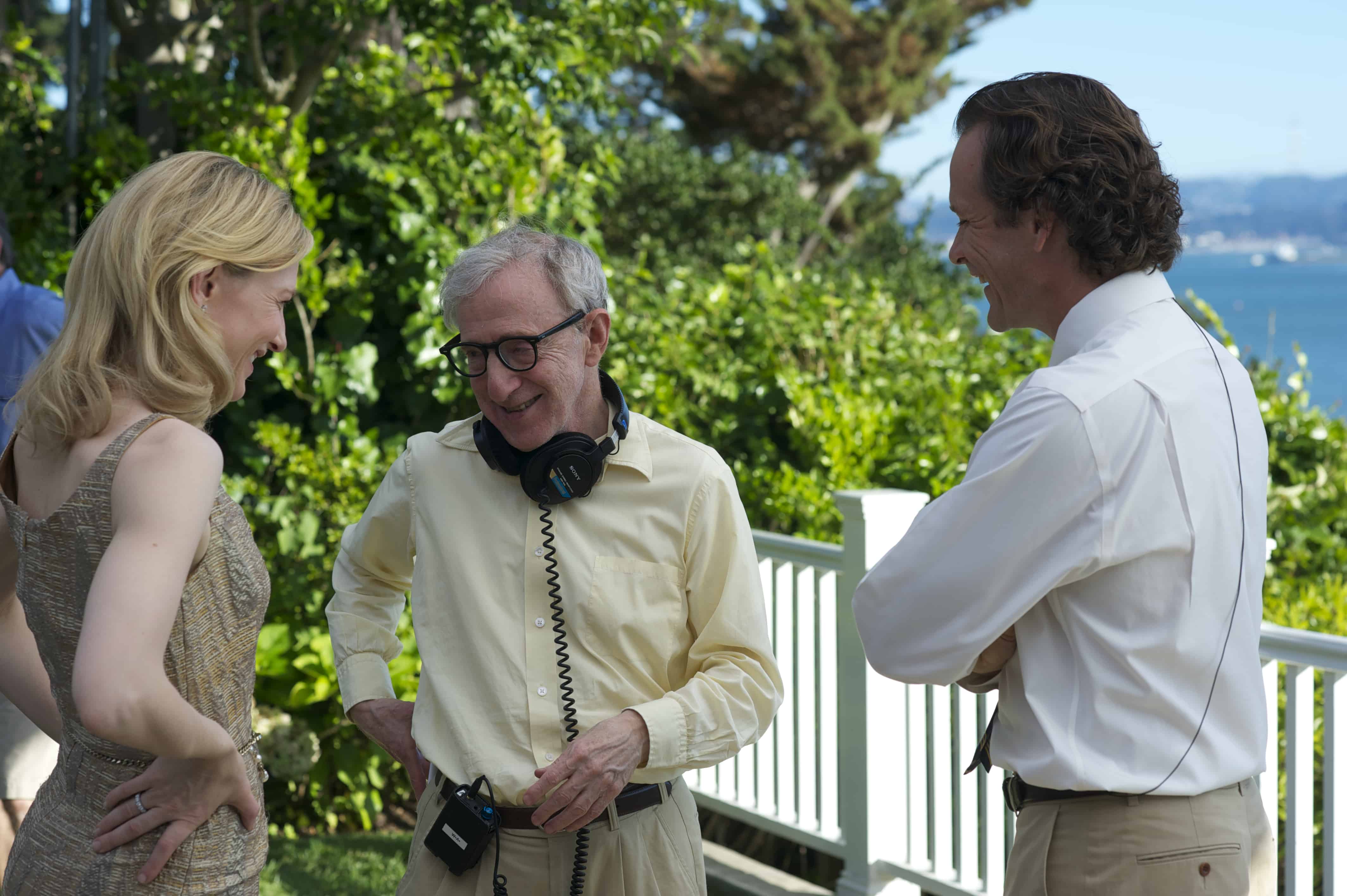 Woody Allen sammen med Cate Blanchett og Peter Sarsgaard under optagelserne til Blue Jasmine. Foto: Scanbox